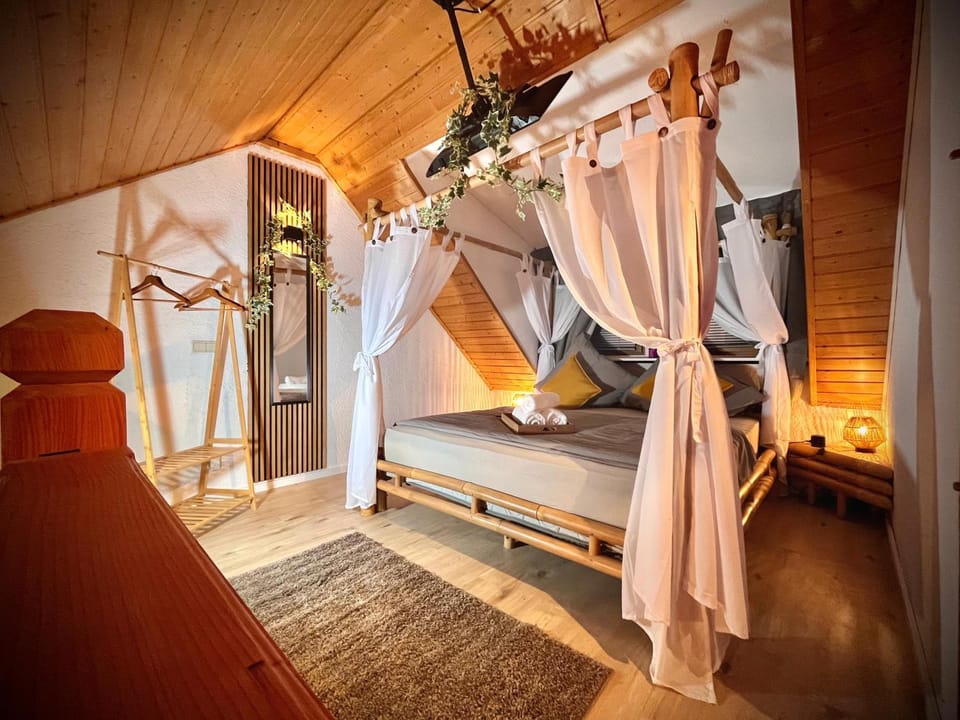 Stay by Home Deluxe Apartment WiFi-PS4-TV-Loft-Bath-Kitchen Apartment in Rhineland-Palatinate