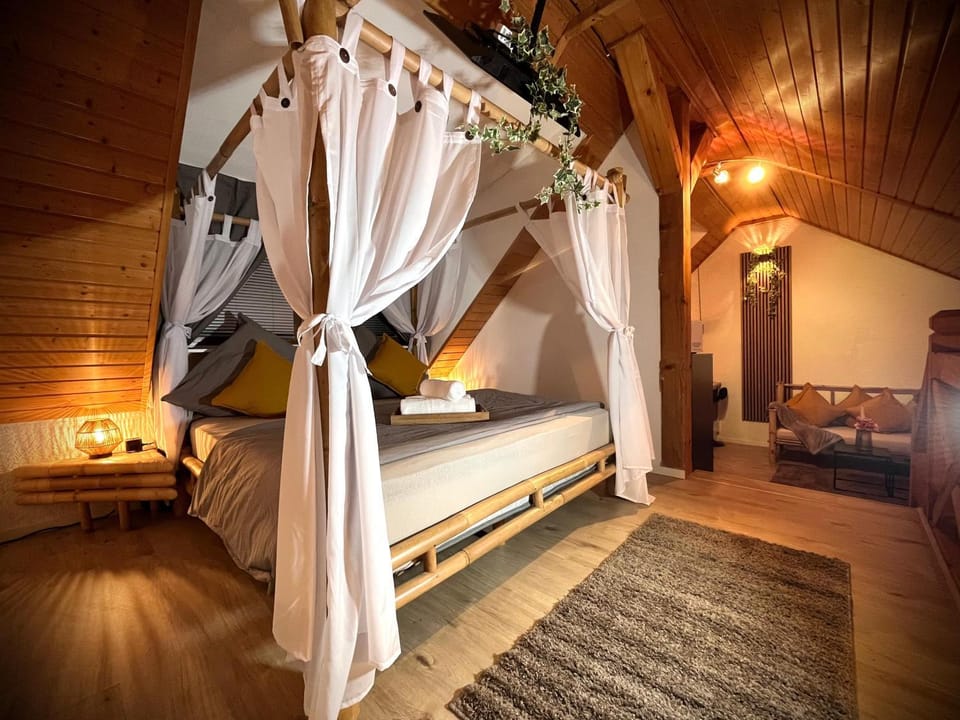 Stay by Home Deluxe Apartment WiFi-PS4-TV-Loft-Bath-Kitchen Apartment in Rhineland-Palatinate
