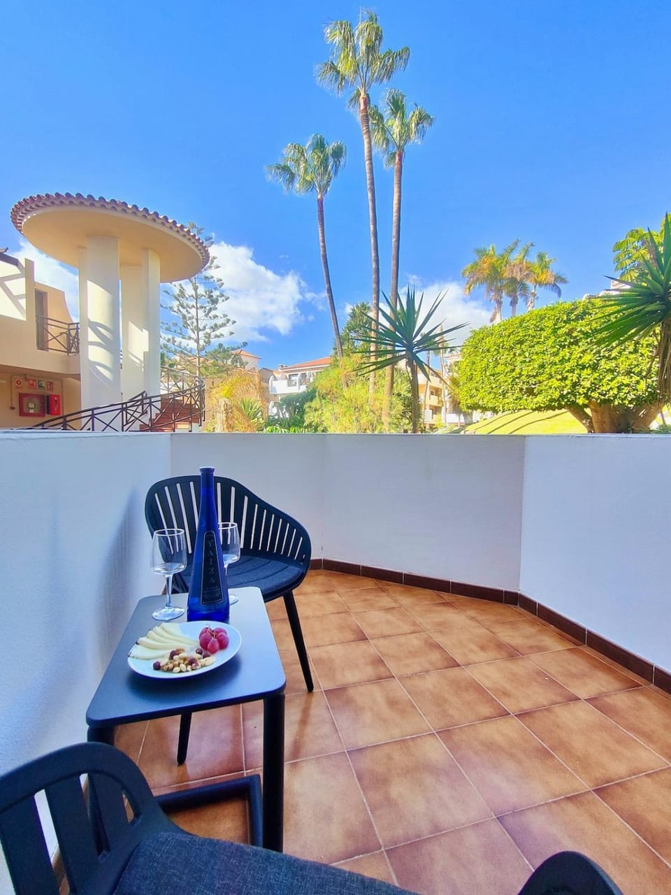 View (from property/room), Balcony/Terrace, Seating area, Garden view