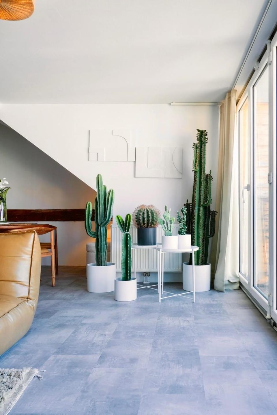 View (from property/room), Balcony/Terrace, Living room, Decorative detail, Dining area, Food, Food