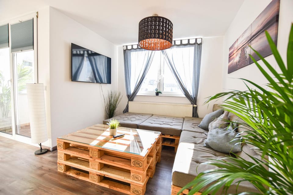 Communal lounge/ TV room, TV and multimedia, Living room, Seating area, Evening entertainment