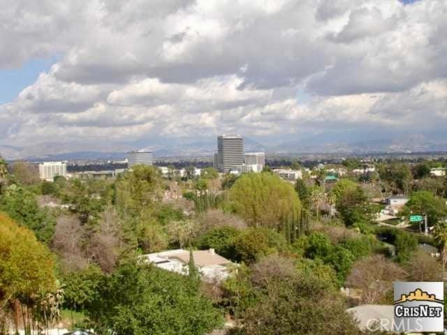 Private Room View Gated 2Acre Estate - Female Share Indoor - Men Share Outdoor - BB Bed and Breakfast in Sherman Oaks