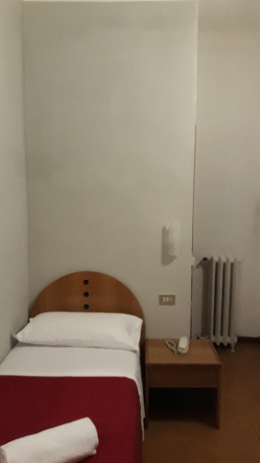 Bed, Photo of the whole room, City view, Garden view, Street view