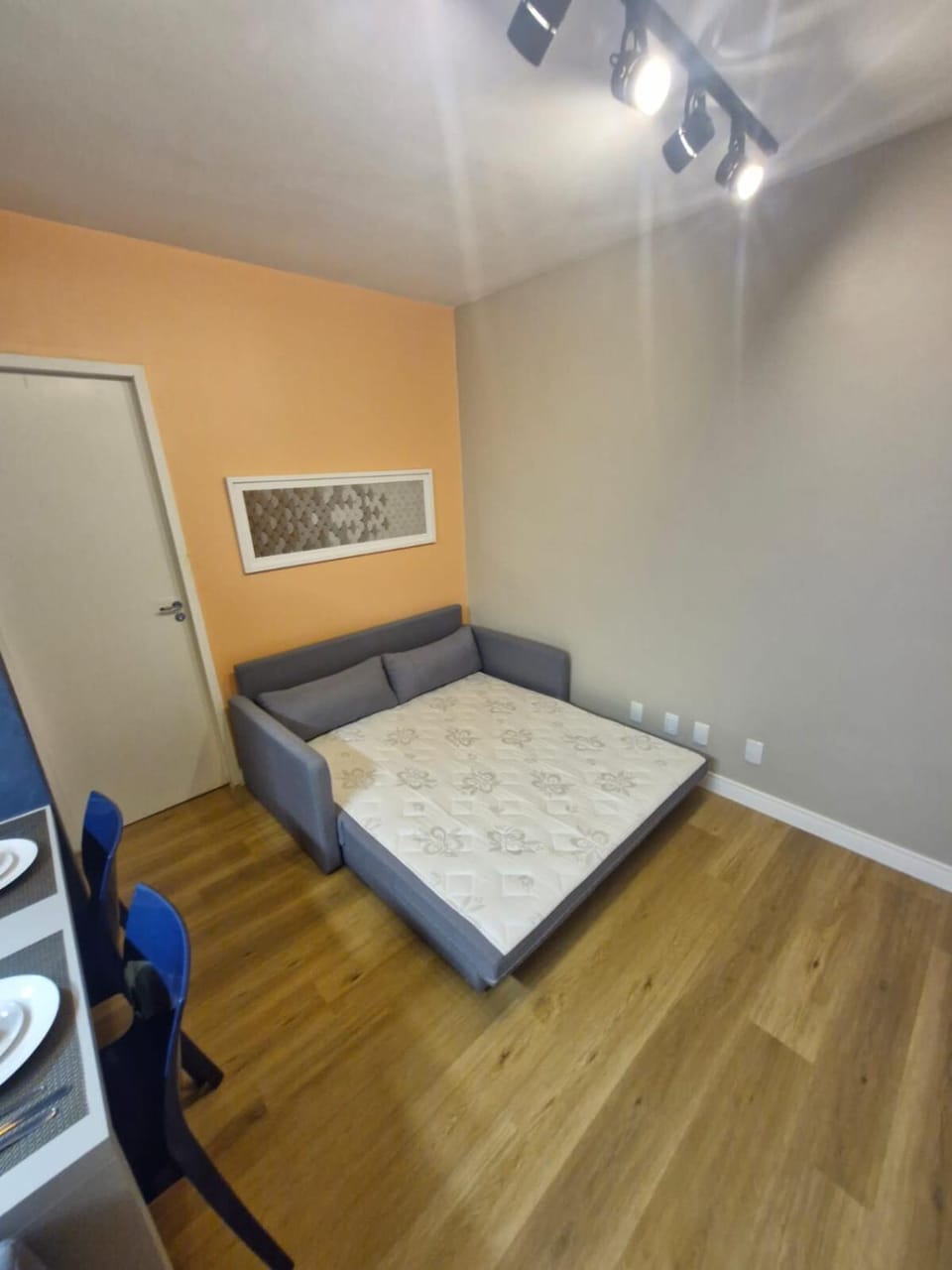 Bed, Living room