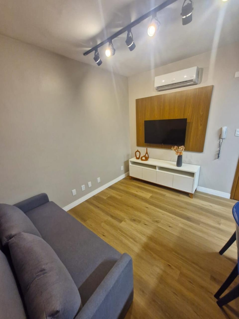 TV and multimedia, Living room, Seating area, air conditioner