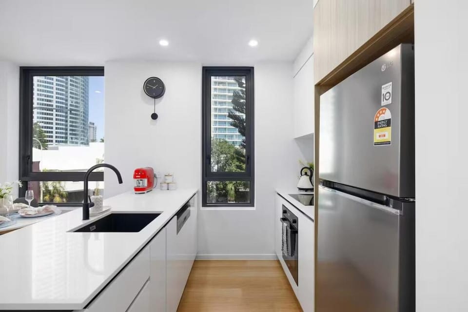 Newly Settled One Bedroom Apartment with Parking Surfers Paradise Apartment in Surfers Paradise