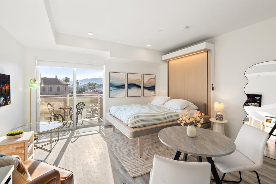 Modern Hollywood Studio, Pool Parking Gym Apartment hotel in Hollywood