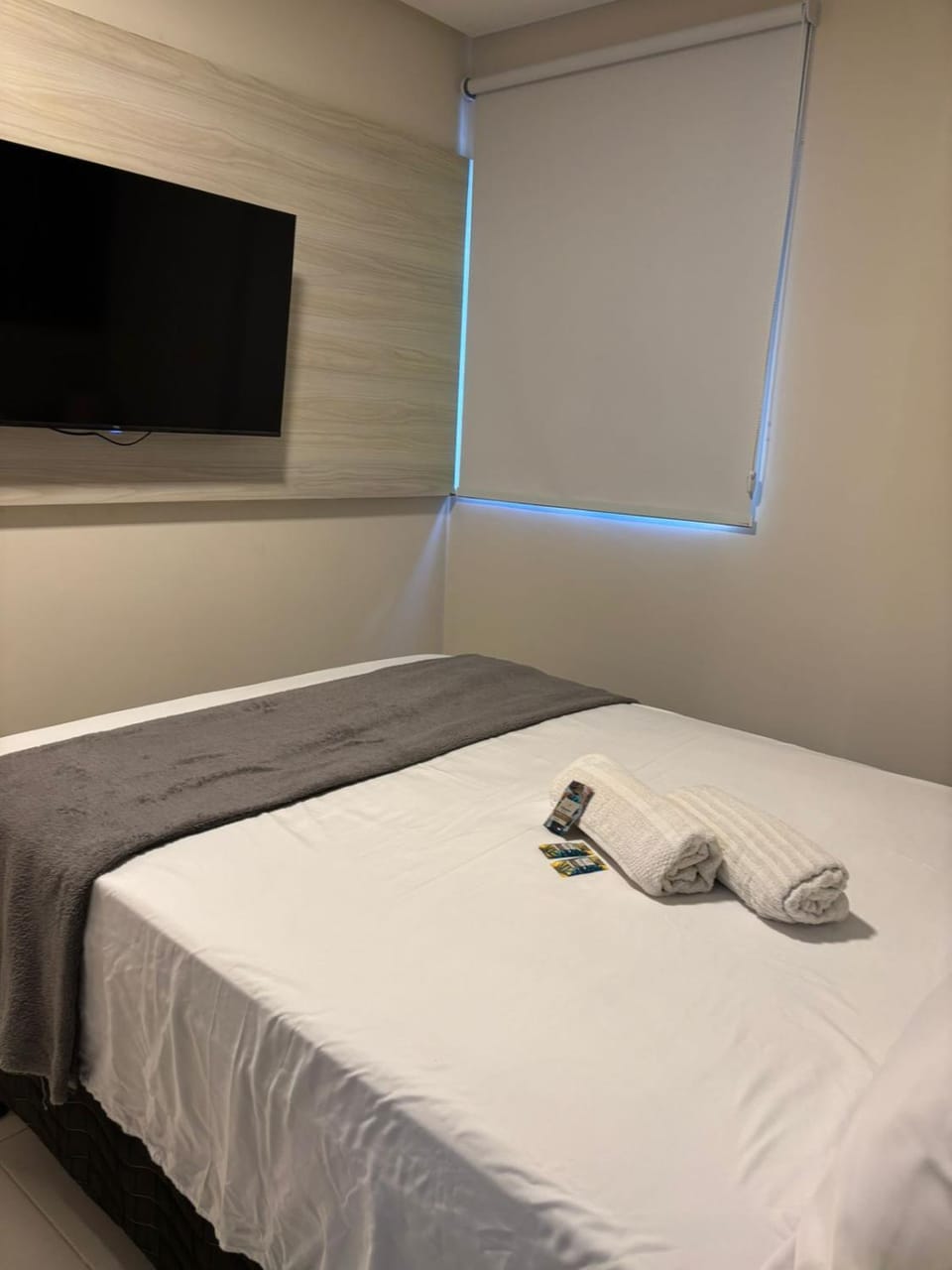 Bed, TV and multimedia, Bedroom