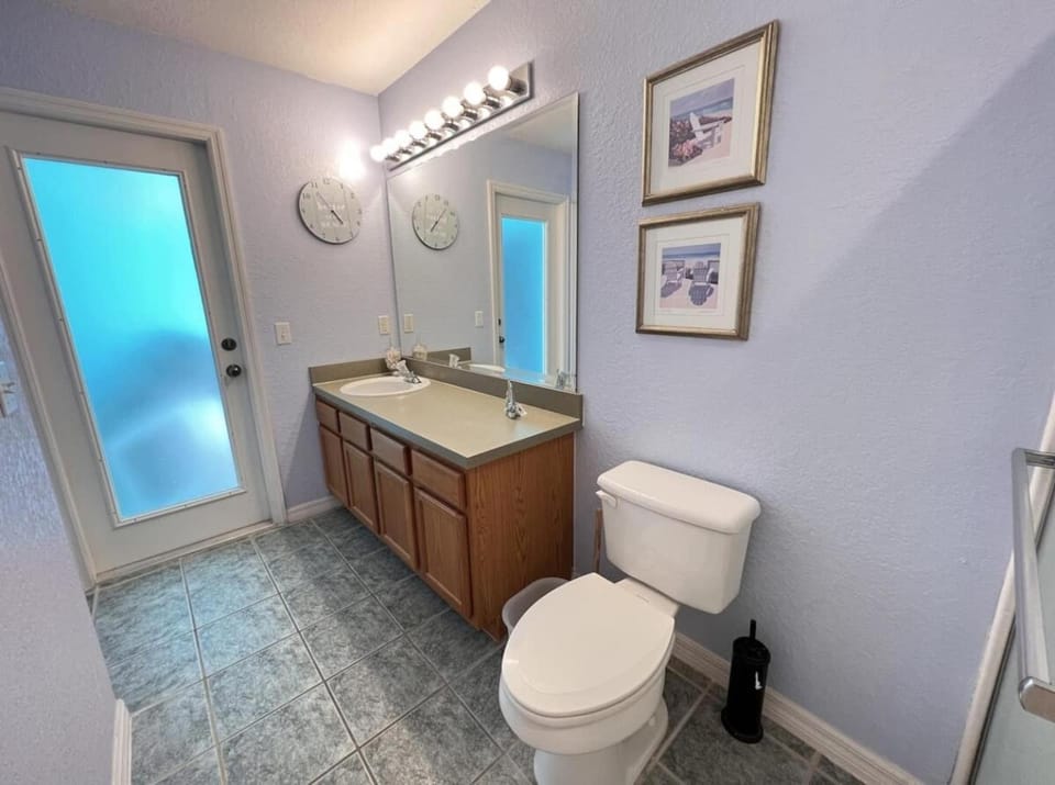 Host Hubble Private Rooms, Reserve Drive House in Loughman