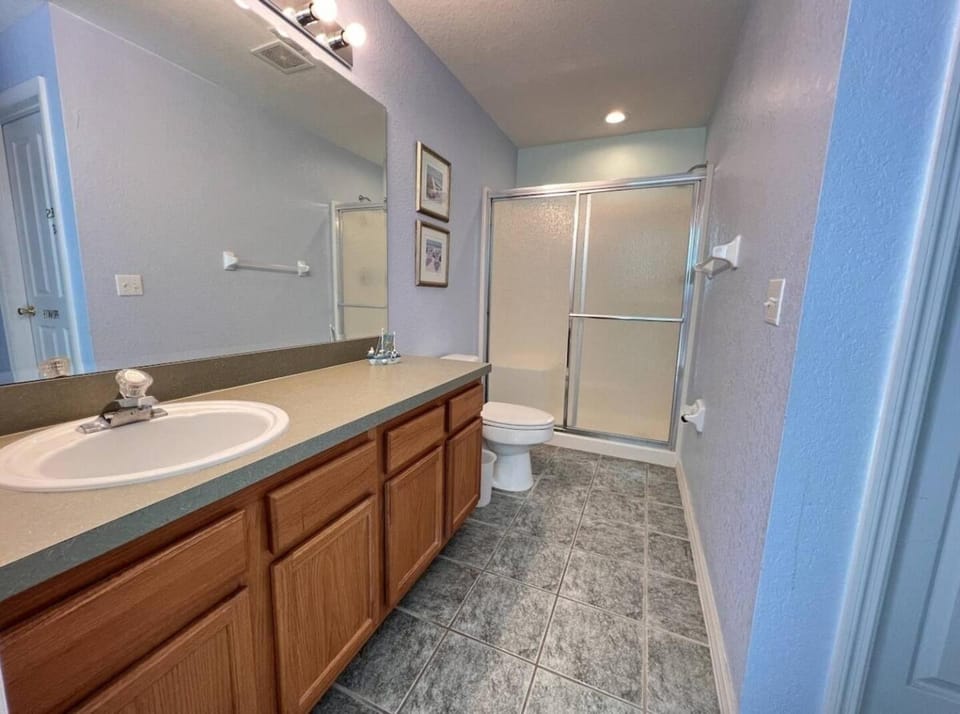 Host Hubble Private Rooms, Reserve Drive House in Loughman
