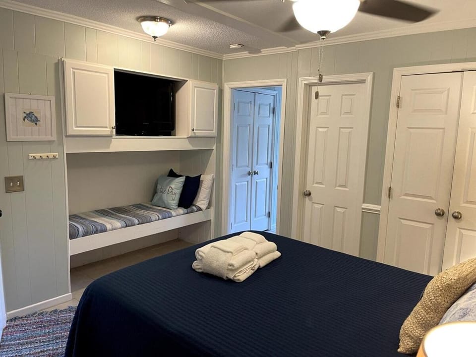 Life is Better Oceanside Retreat-Coligny-#233 Apartment in South Forest Beach