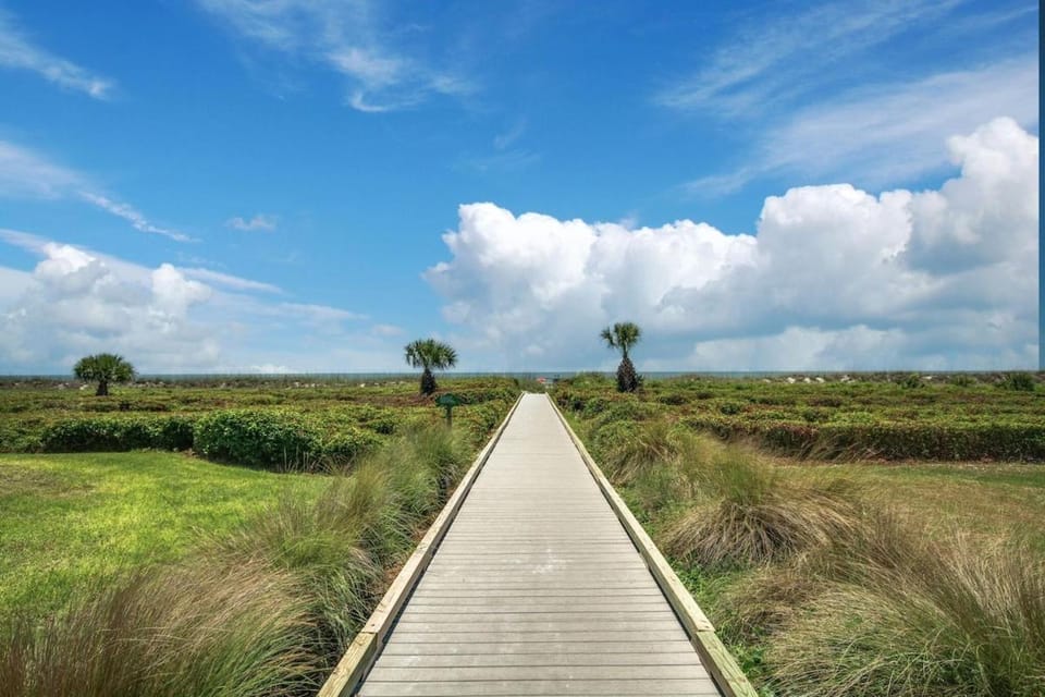 Life is Better Oceanside Retreat-Coligny-#233 Apartment in South Forest Beach