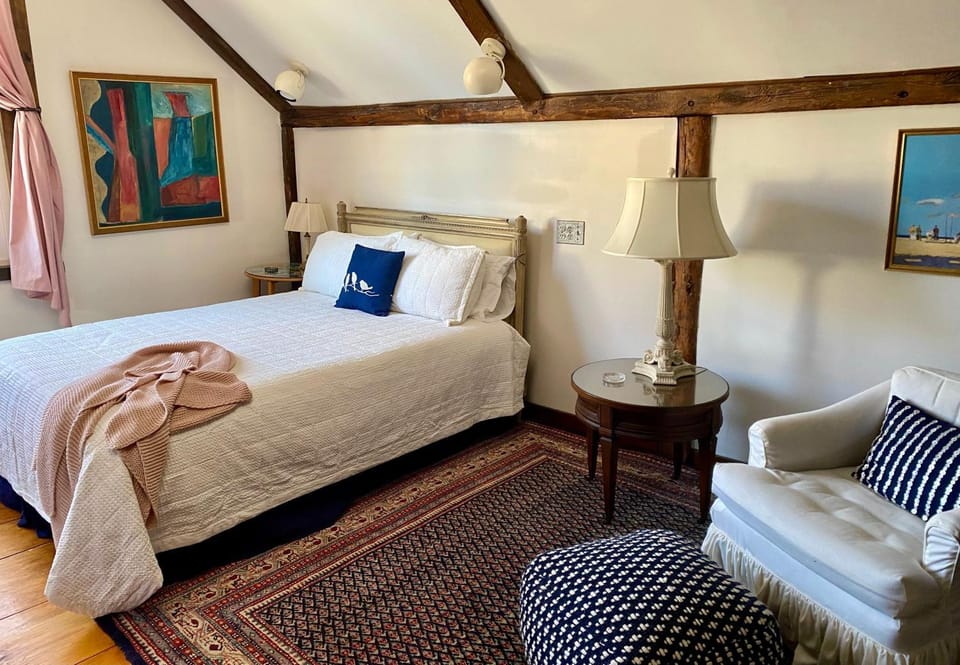Seating area, Bedroom