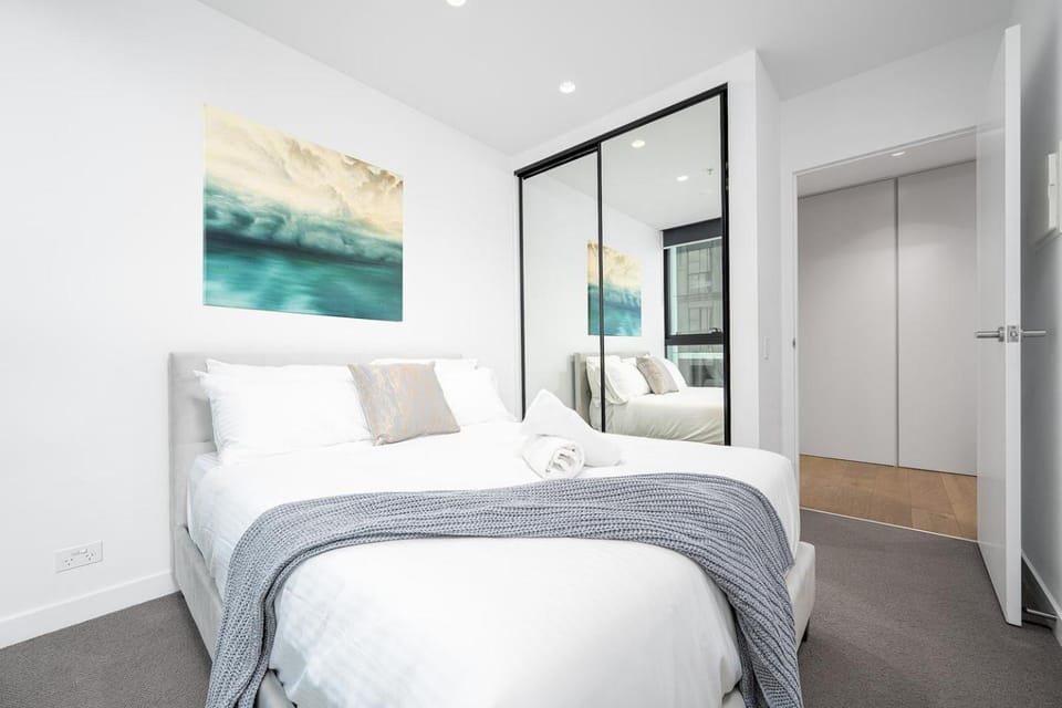 Melbourne Luxe Retreat 2B2B Pool, Gym 34th floor Apartment in Melbourne