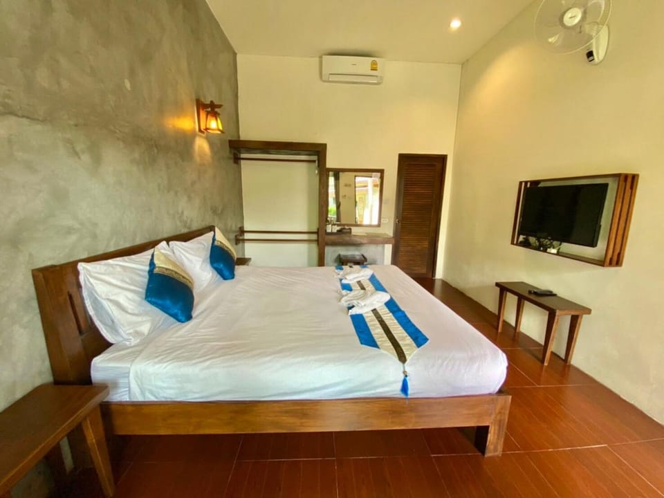 Bed, Photo of the whole room, Bedroom, air conditioner