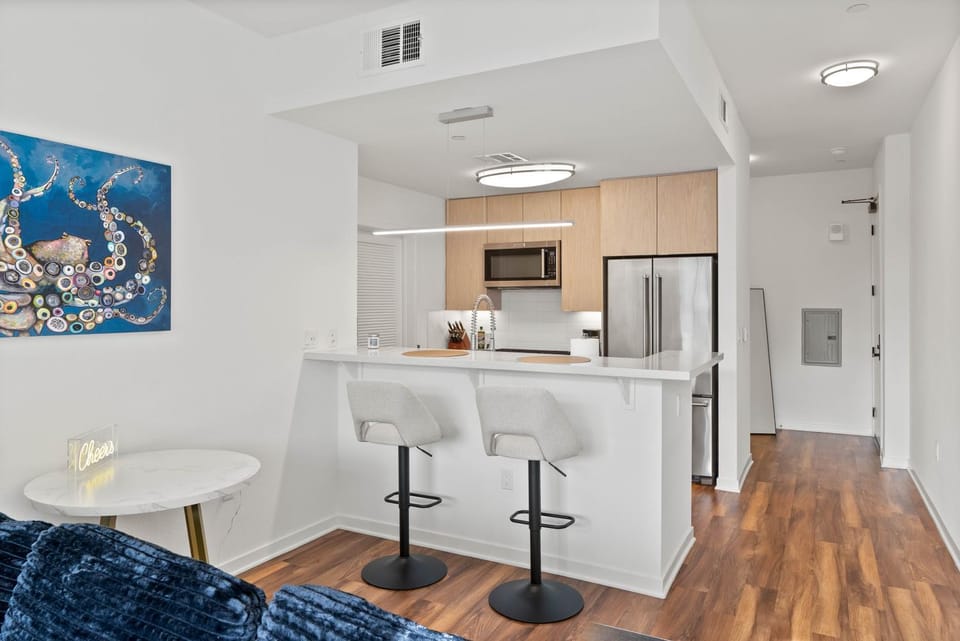 Mid-Wilshire Studio Free Parking, Pool, Gym Apartment hotel in San Fernando Valley