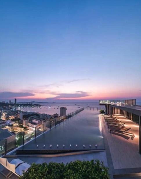 Base Central Pattaya Quiet King-Bed with Infinity Pool & Free Netflix! Apartment in Pattaya City