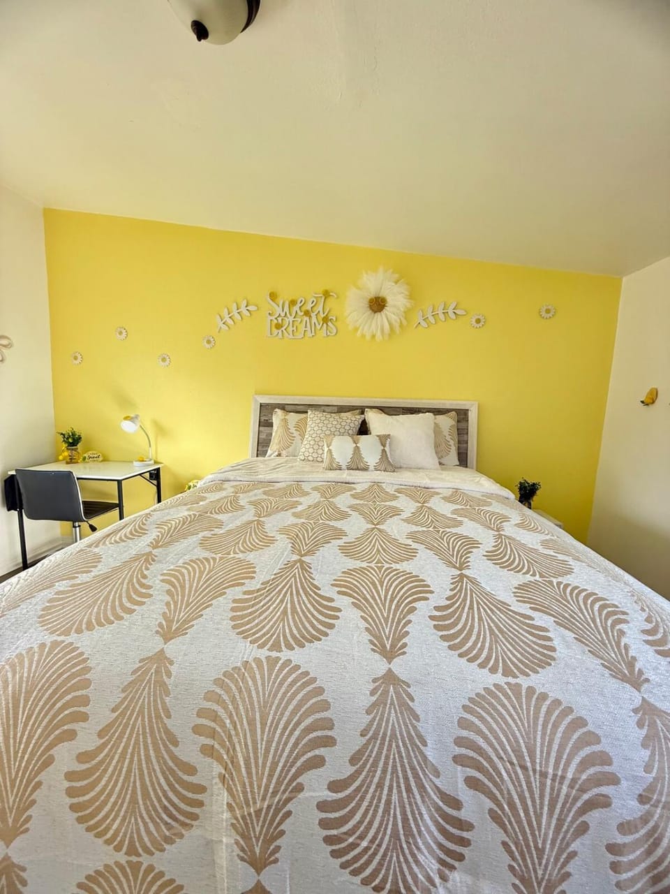 Lemon Studio with Mountain view Apartment in Rosemead