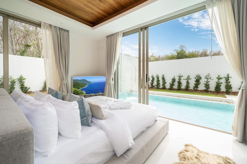 Bed, Day, Photo of the whole room, Bedroom, Garden view, Pool view