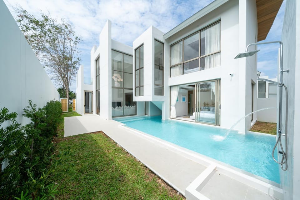 Property building, Day, Swimming pool