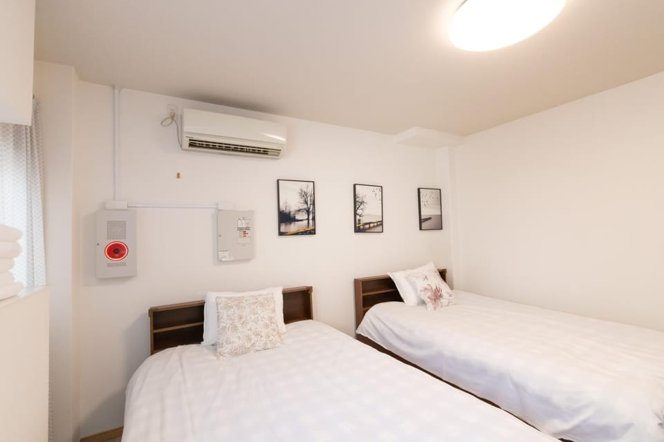 Bed, Bedroom, air conditioner