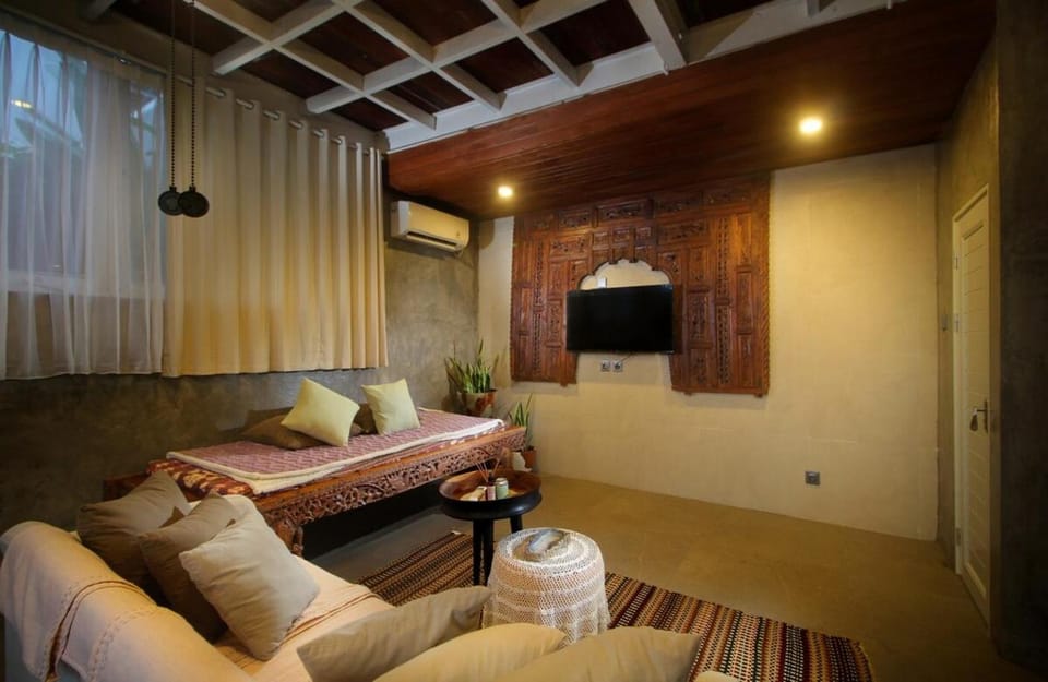 TV and multimedia, Living room, Seating area, air conditioner