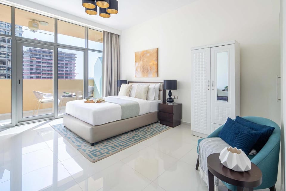 Frank Porter - Damac Ghalia Apartment in Dubai