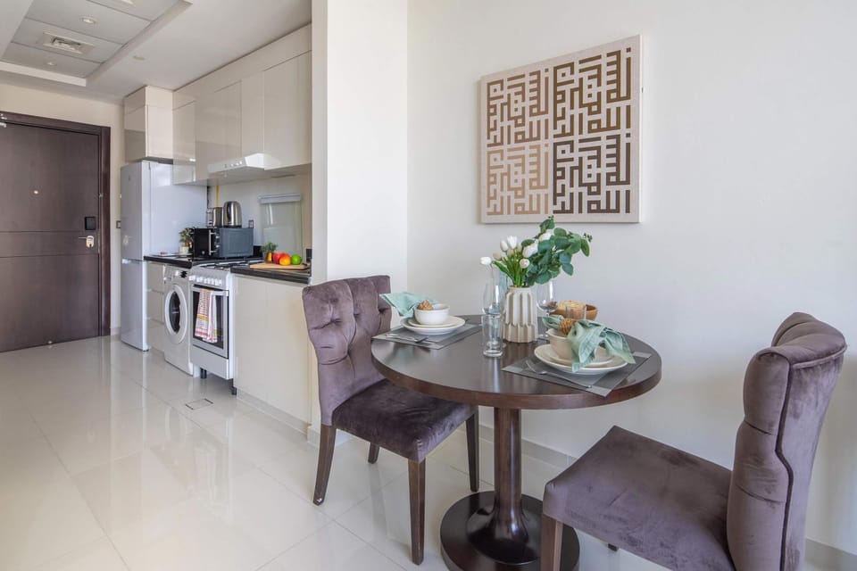 Frank Porter - Damac Ghalia Apartment in Dubai