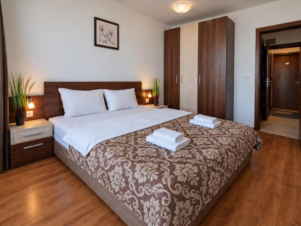 Bed, Bedroom, towels, wardrobe