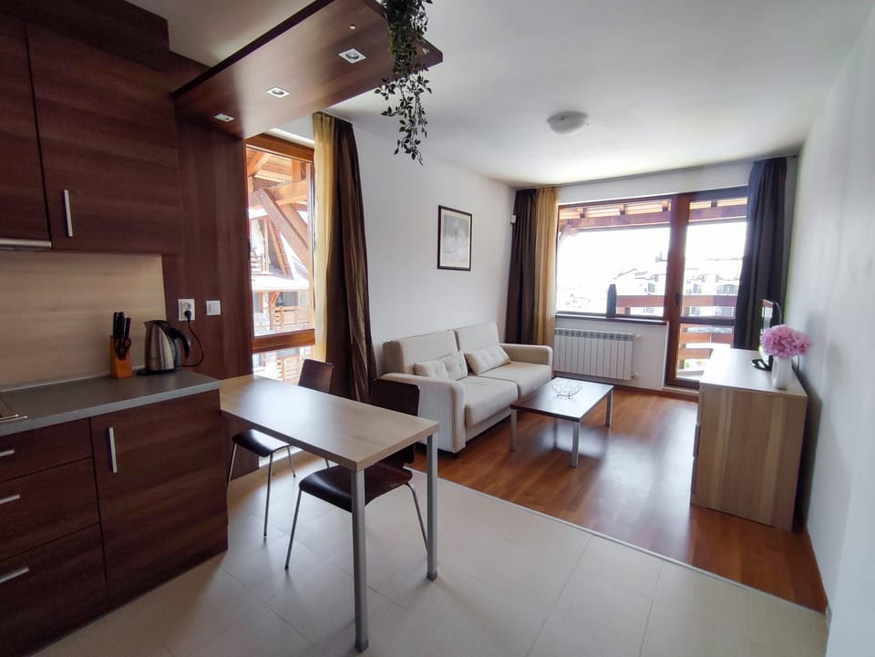 Coffee/tea facilities, Kitchen or kitchenette, Living room, Dining area, pet friendly, stove