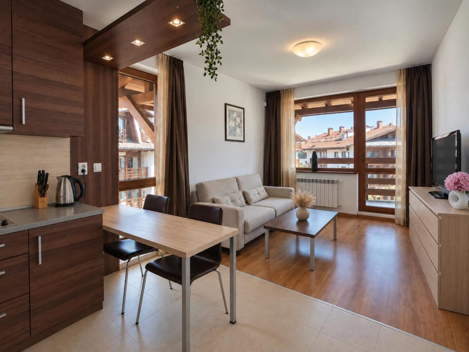 TV and multimedia, Coffee/tea facilities, Kitchen or kitchenette, Dining area, pet friendly