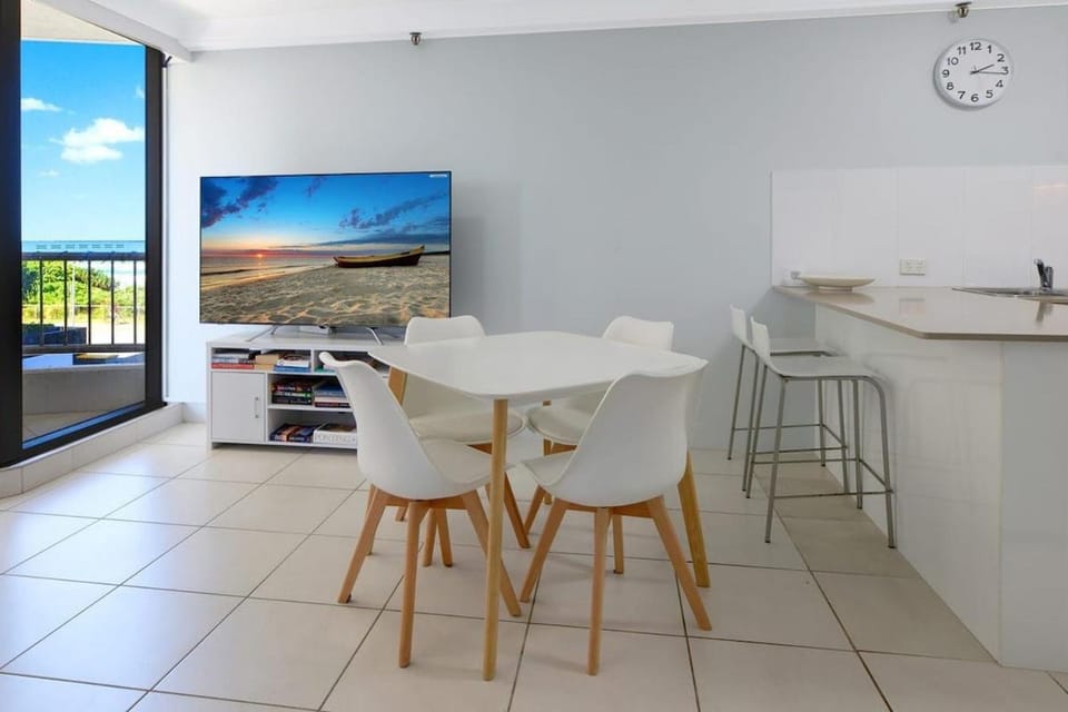 Beachside 1 BDR Ocean View Apartment Broadbeach Apartment in Broadbeach Boulevard