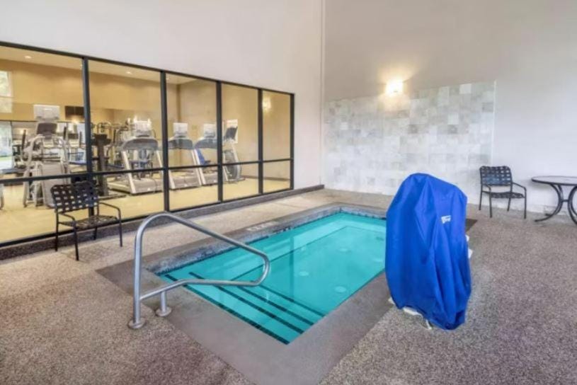 Swimming pool