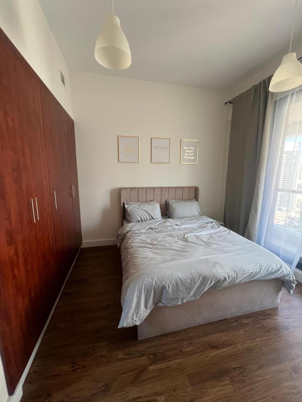 Photo of the whole room, towels, wardrobe