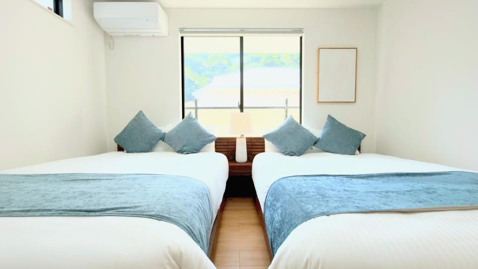 Bed, Bedroom, air conditioner
