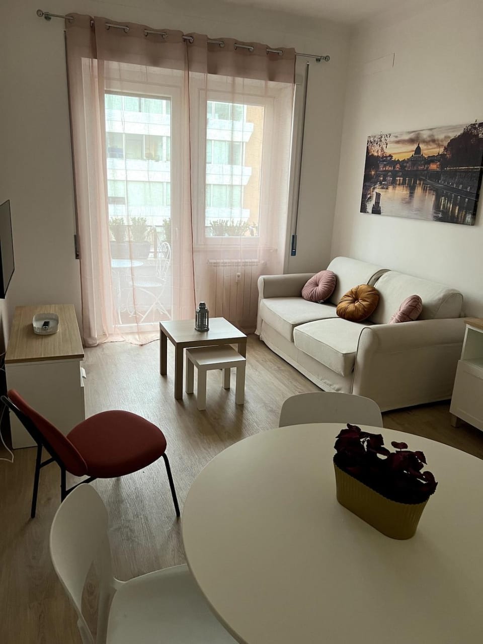 Seating area, Dining area