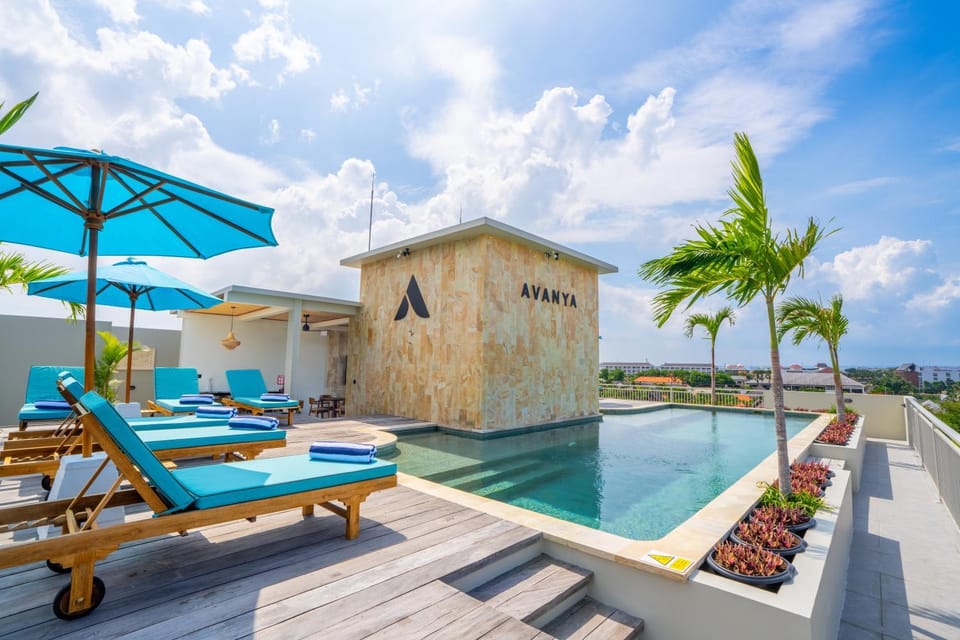 Day, Natural landscape, Swimming pool, sunbed