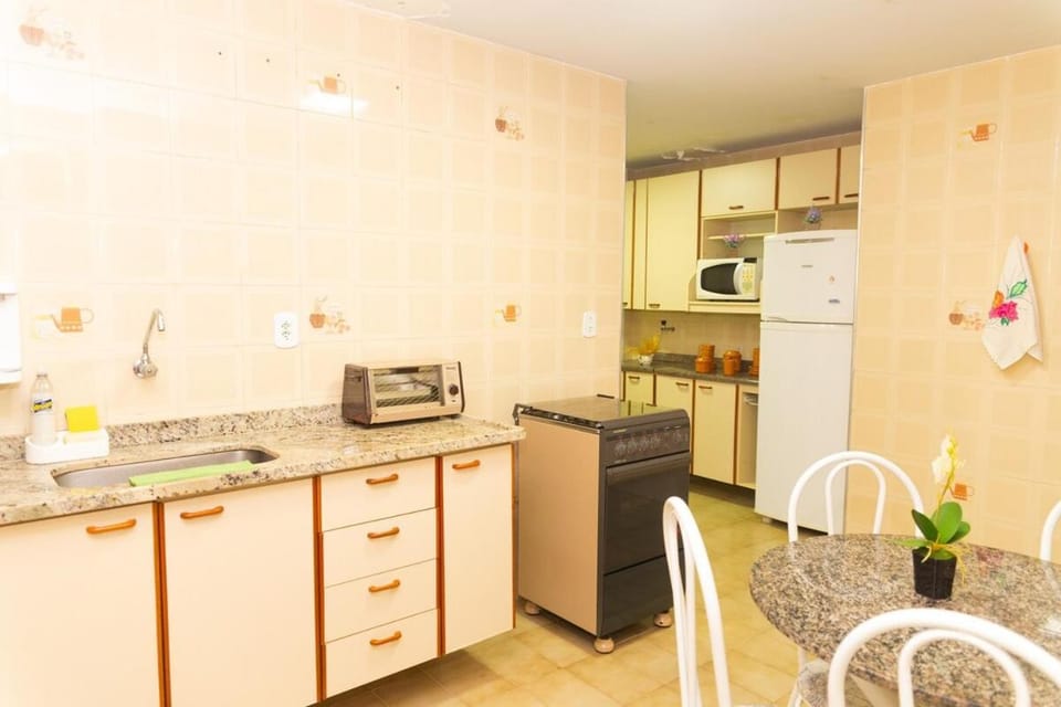 Kitchen or kitchenette, Dining area, oven, stove