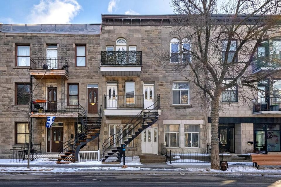 Studio COZY - Rue Ste-Catherine Apartment in Longueuil