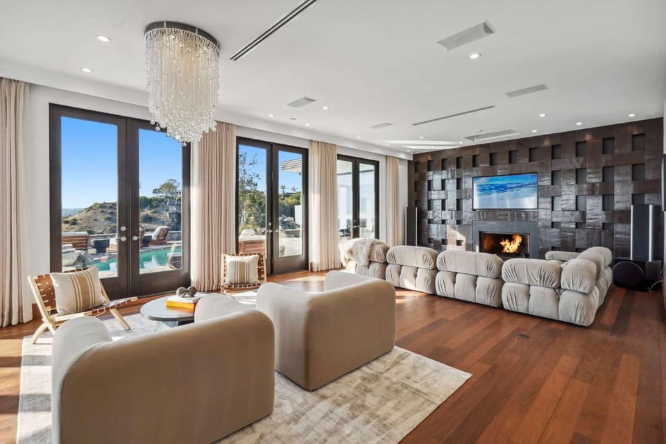 Serene by Stay Awhile Villas House in Beverly Hills