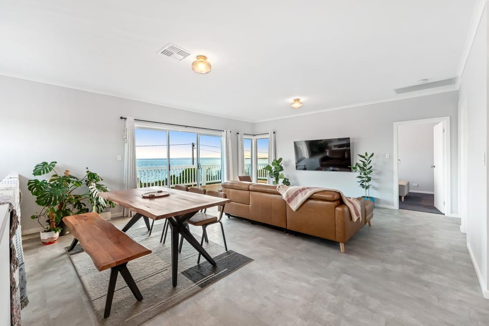Seven by the Sea House in Kingscote