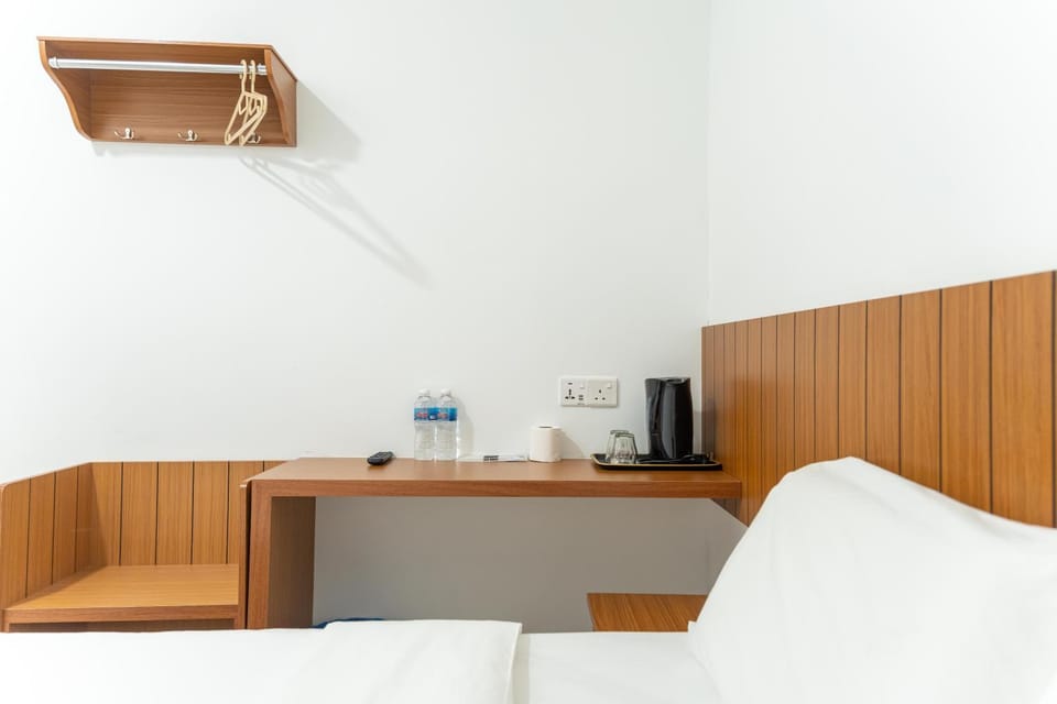 Bed, TV and multimedia, Kitchen or kitchenette, Photo of the whole room, Bedroom, air conditioner