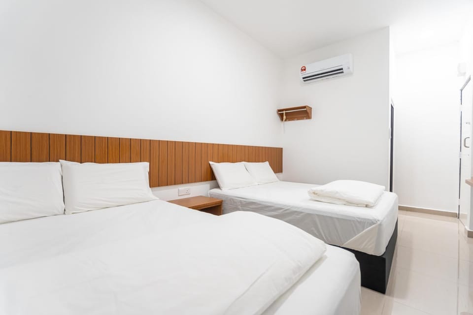 Bed, Photo of the whole room, Bedroom, air conditioner