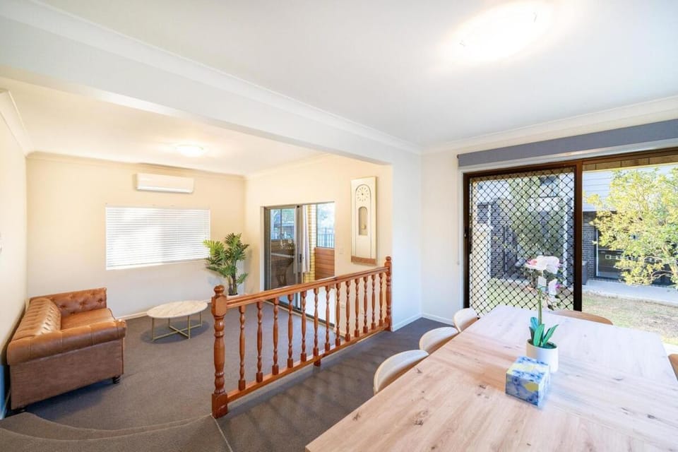Palatial 4BR 2BA Sunnybank Family Retreat Apartment in Brisbane
