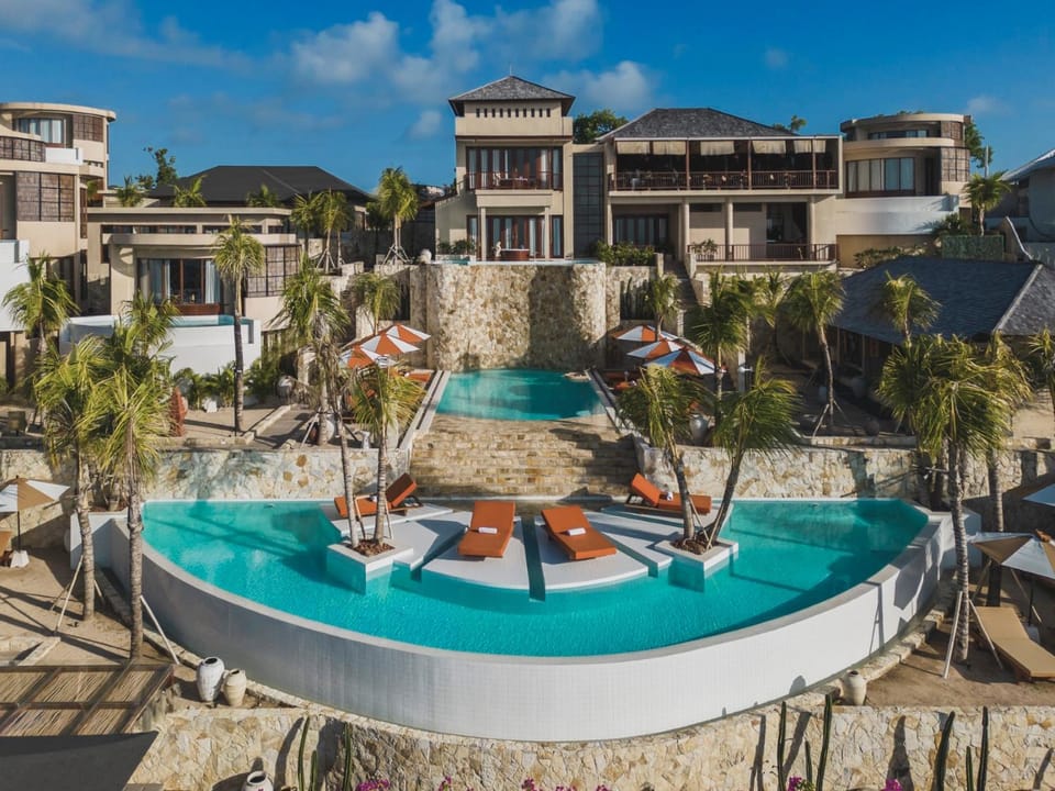 Bird's eye view, Swimming pool