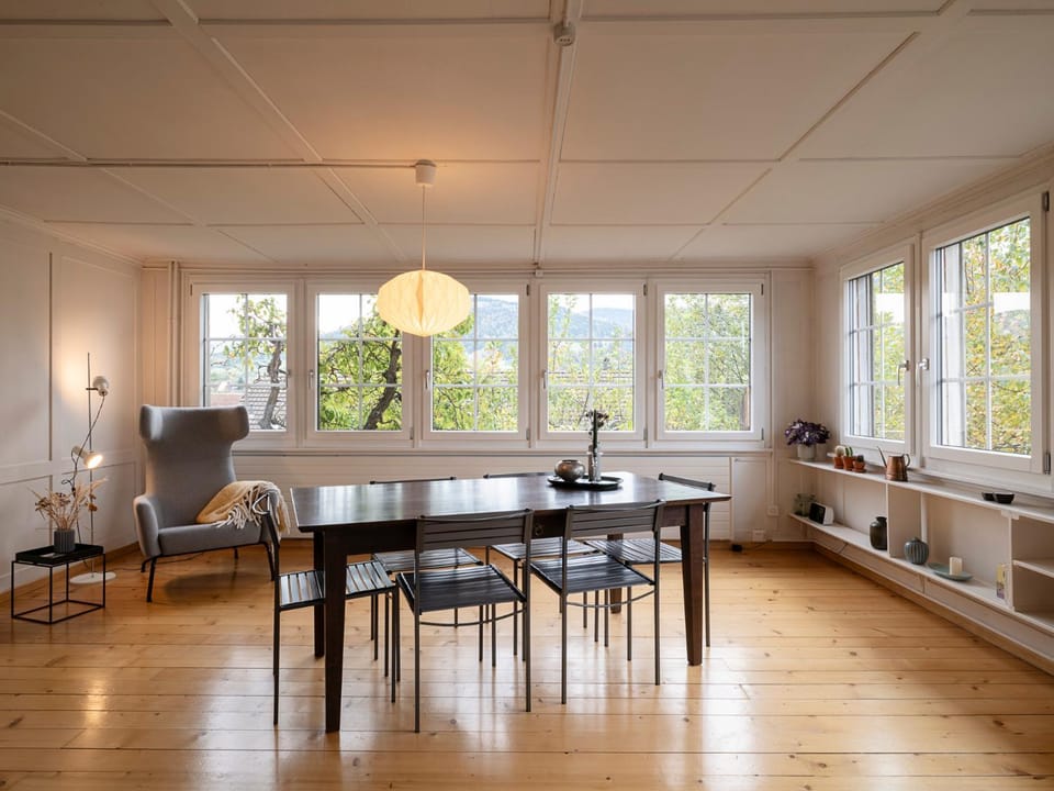 Seating area, Dining area