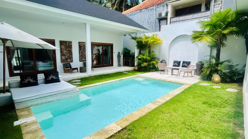 Property building, Garden, Garden view, Pool view, Swimming pool