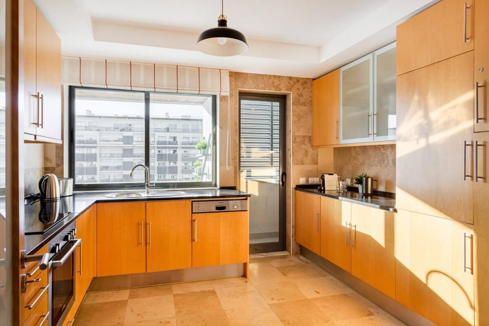 Elegant Flat in Benfica - 10 min to City Center Apartment in Lisbon
