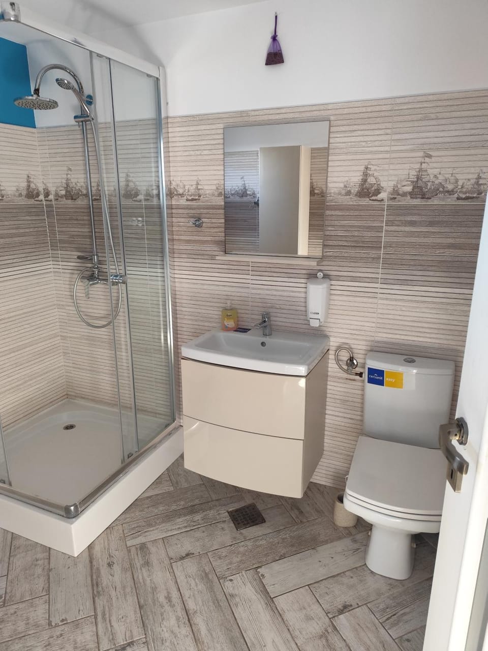 Shower, Toilet, Bathroom, towels