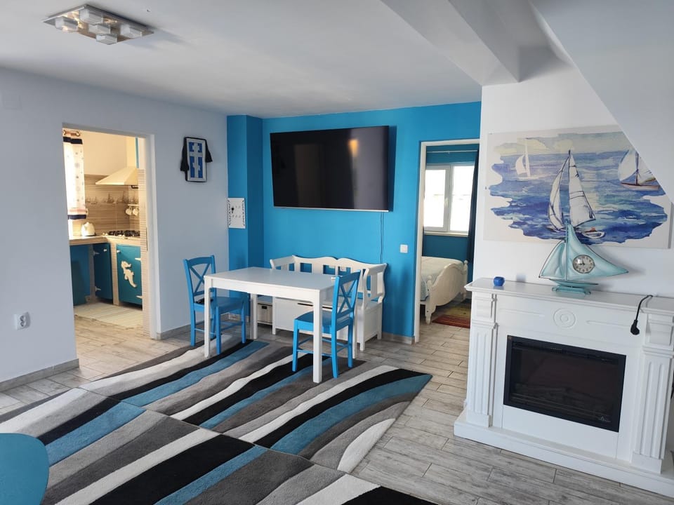 Communal lounge/ TV room, TV and multimedia, Kitchen or kitchenette, Living room, Dining area